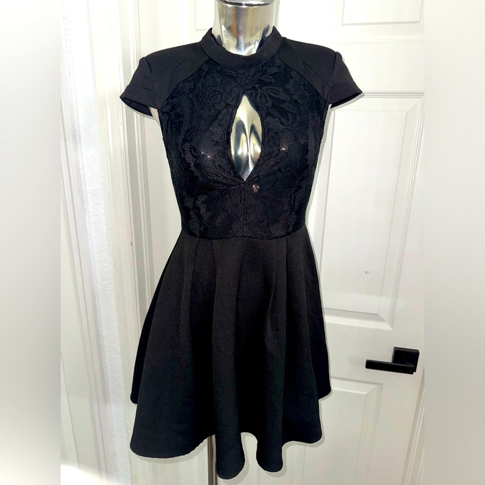 LF dream state Black Dress Lace On Back Cutout Cleavage New NWT $178 Size 6 s